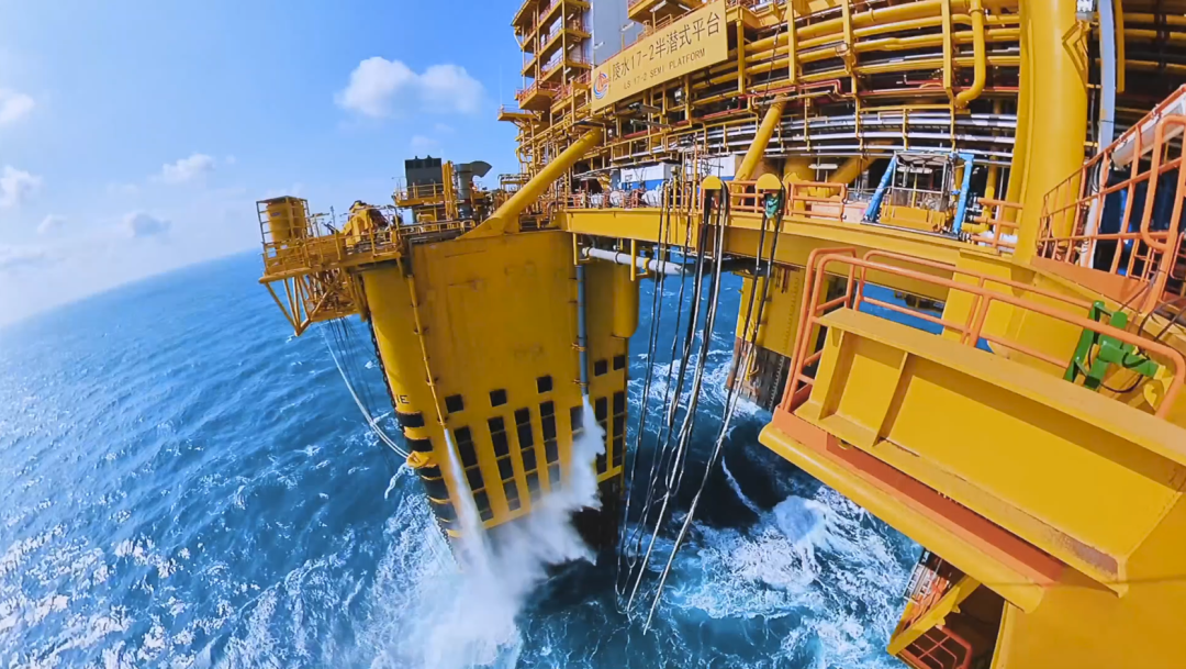 世界球王会首个“神海一号”大型气田10万吨级深水半潜式采储平台